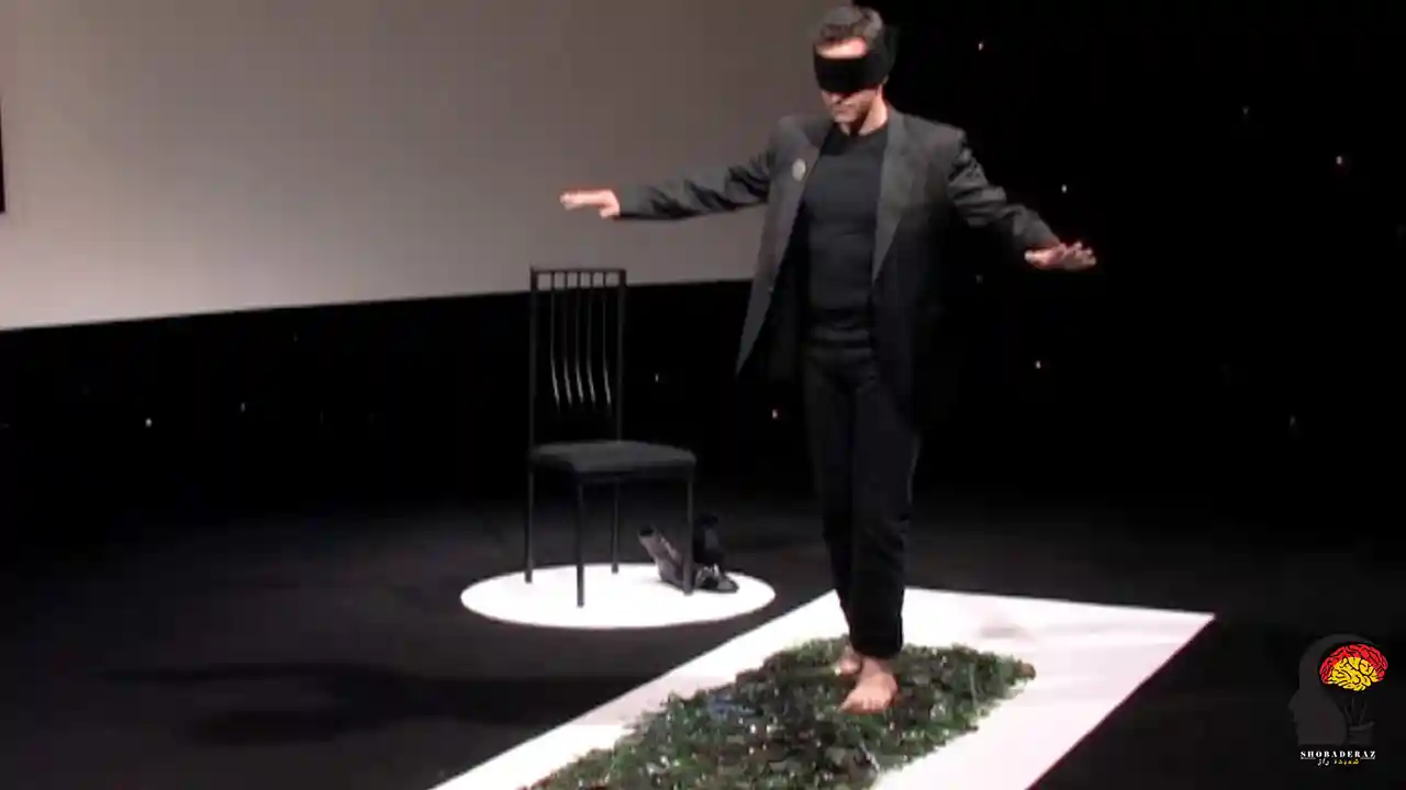 آموزش راه رفتن روی شیشه های شکسته