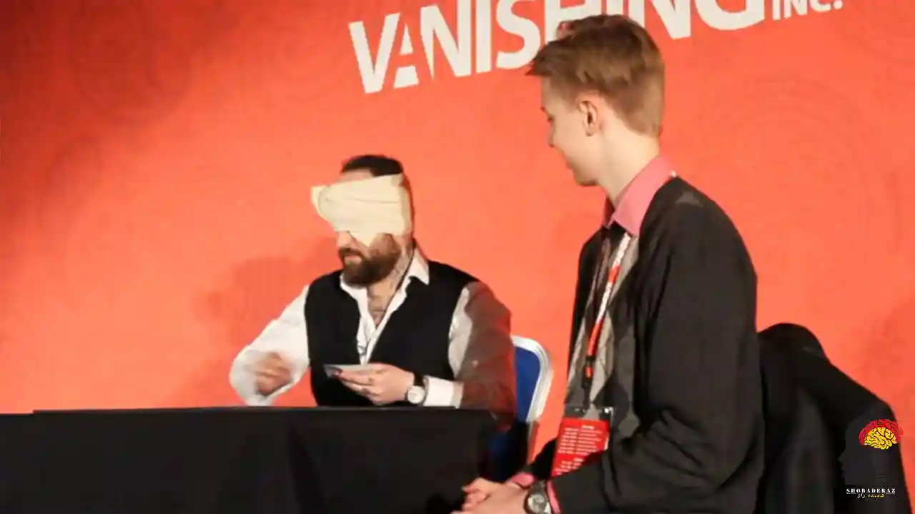 آموزش ذهن خوانی روی صحنه با چشمان بسته