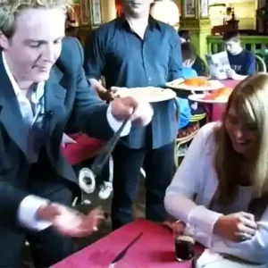 آموزش شعبده بازی رفتن حلقه به داخل طناب