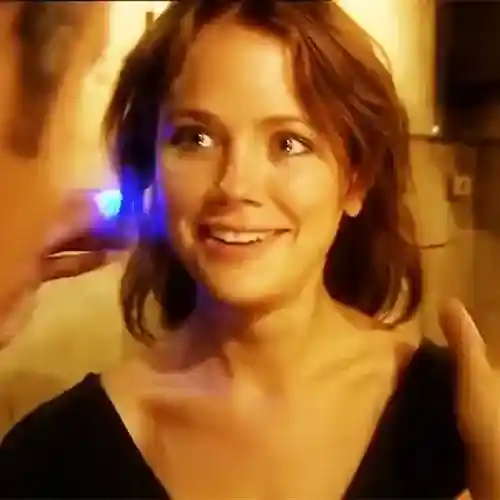 شستی نور (شعبده بازی تولید نور با شست مصنوعی)